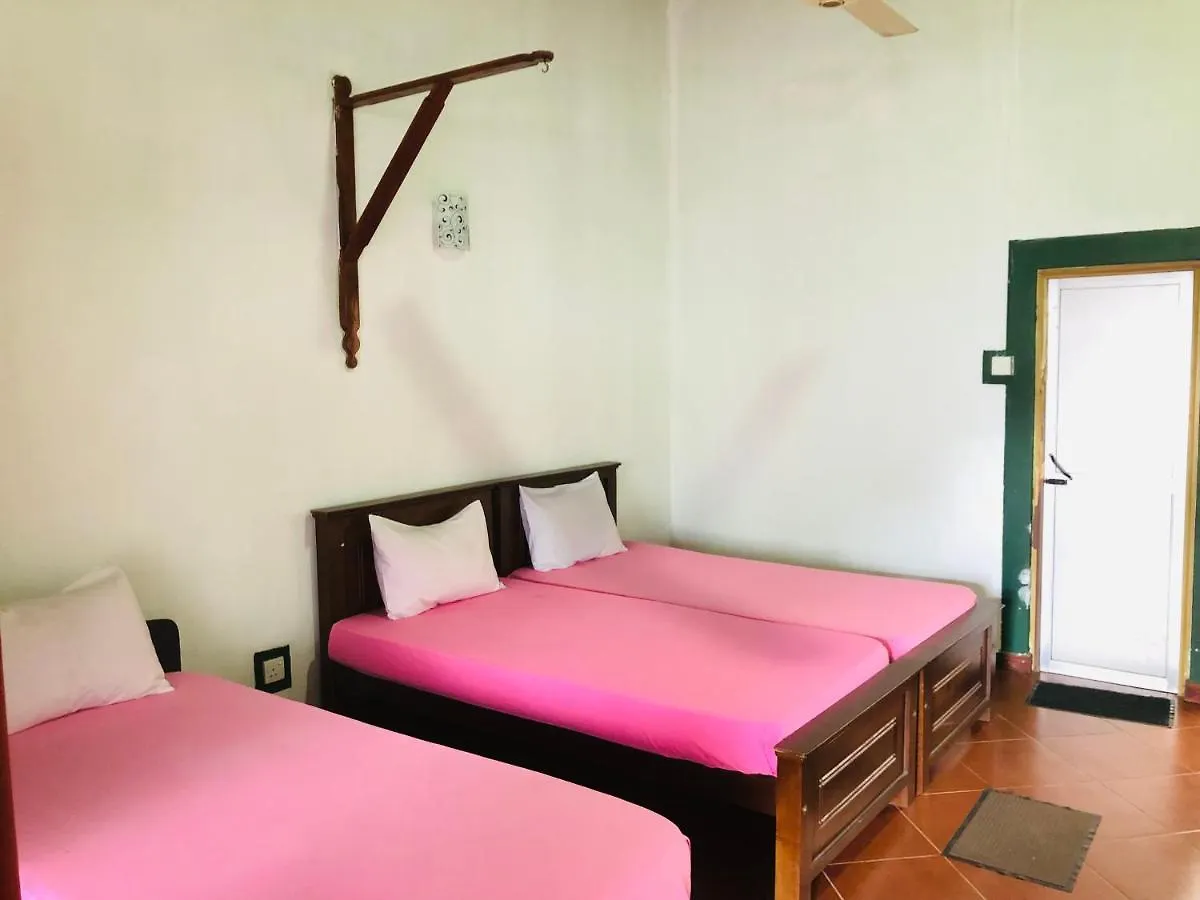 Pensión Kandyan Holiday Center