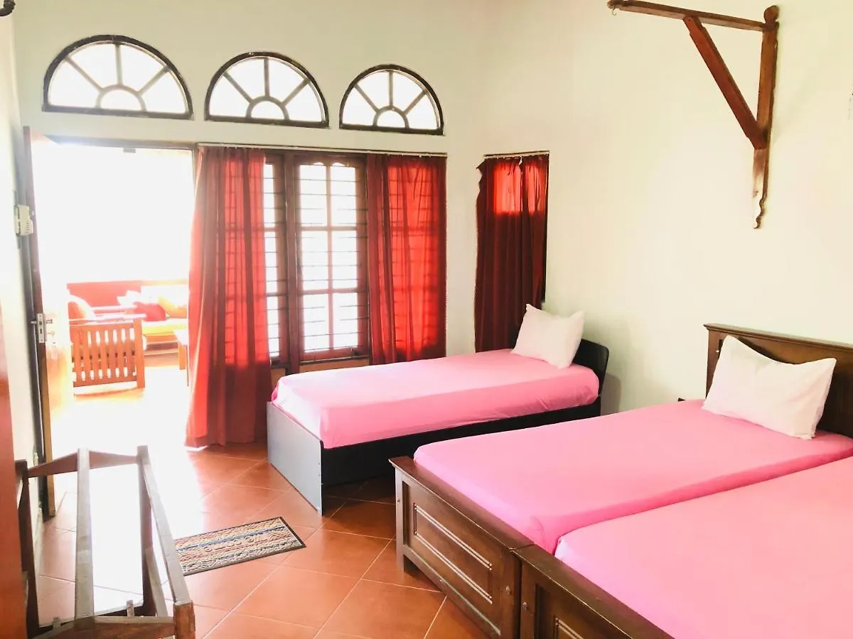 Kandyan Holiday Center Pensión